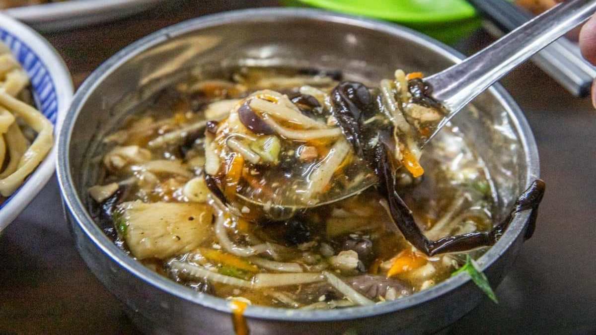 銅板價的酸辣湯料多實在，無需另外調味就好喝。（圖片來源：大手牽小手。玩樂趣）