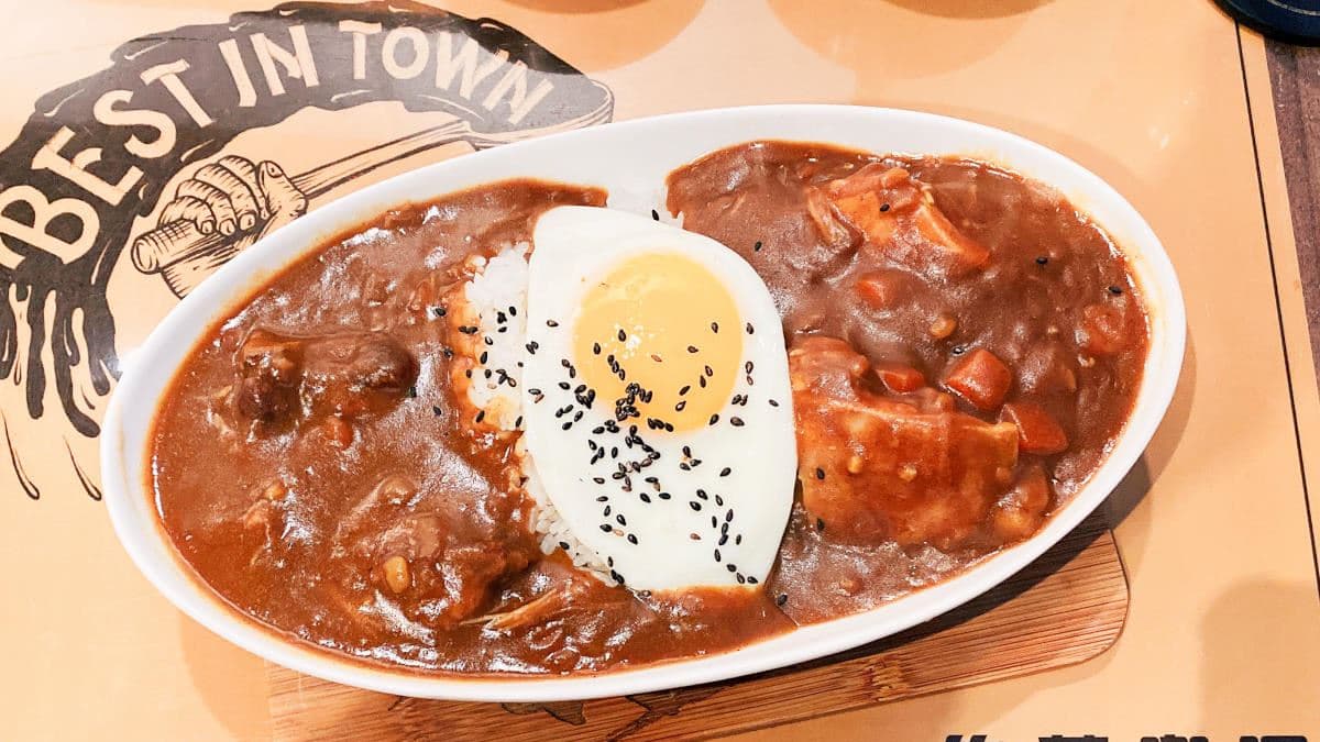 肉塊給得超大方，每塊都很大。（圖片來源：依娃旅行小確幸）