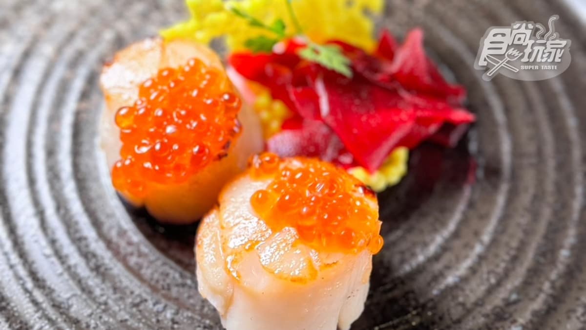 餐點由米其林廚藝團隊打造，提供山間少有的奢華體驗。