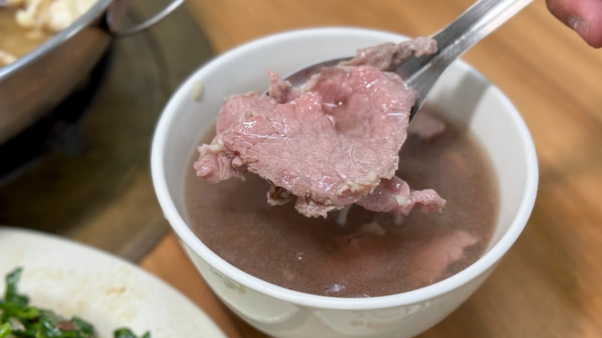 2026台南牛肉湯推薦12家！必吃米其林麻油牛肉湯、肉燥飯無限吃到飽