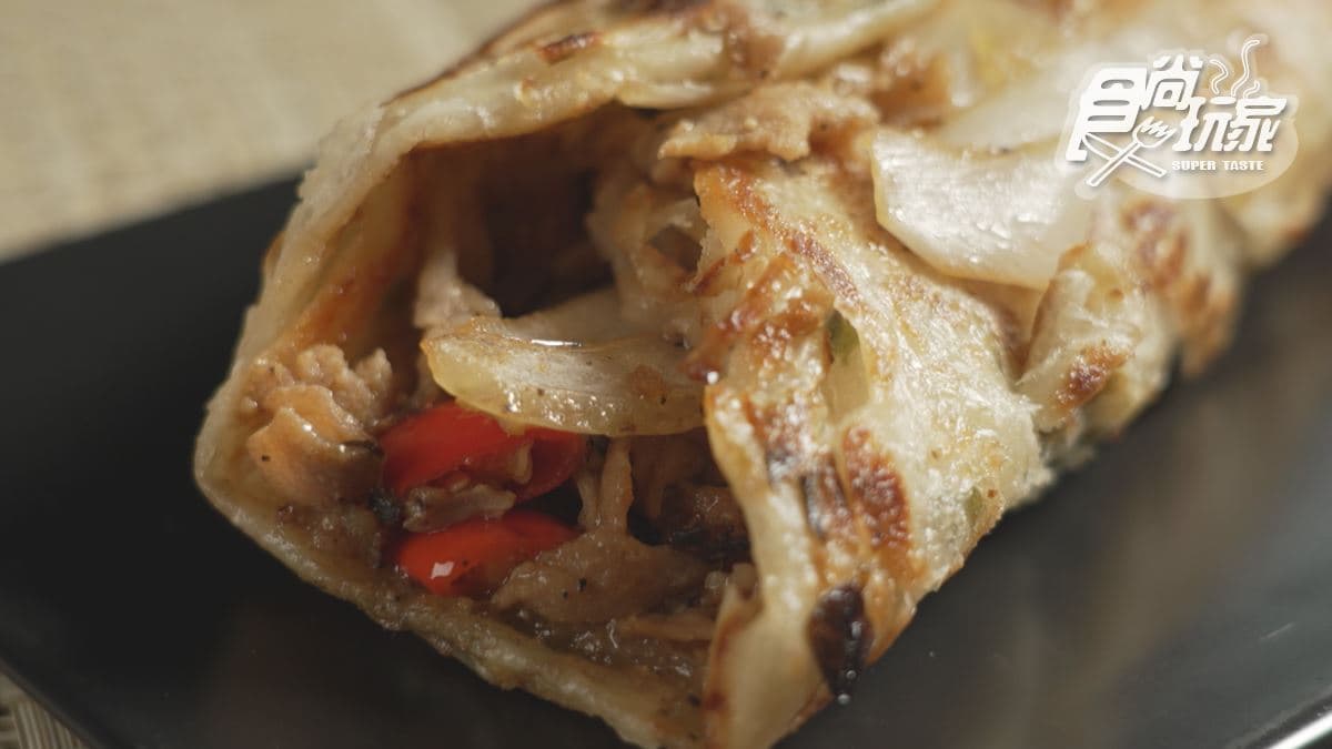 料滿滿的，搭配很酥的餅皮，吃起來很過癮。