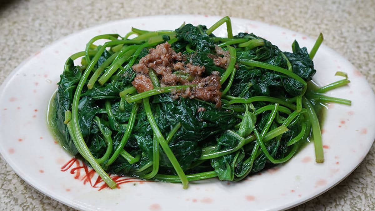 地瓜葉莖葉都很幼嫩，調味不過重。（圖片來源：披著虎皮的貓）