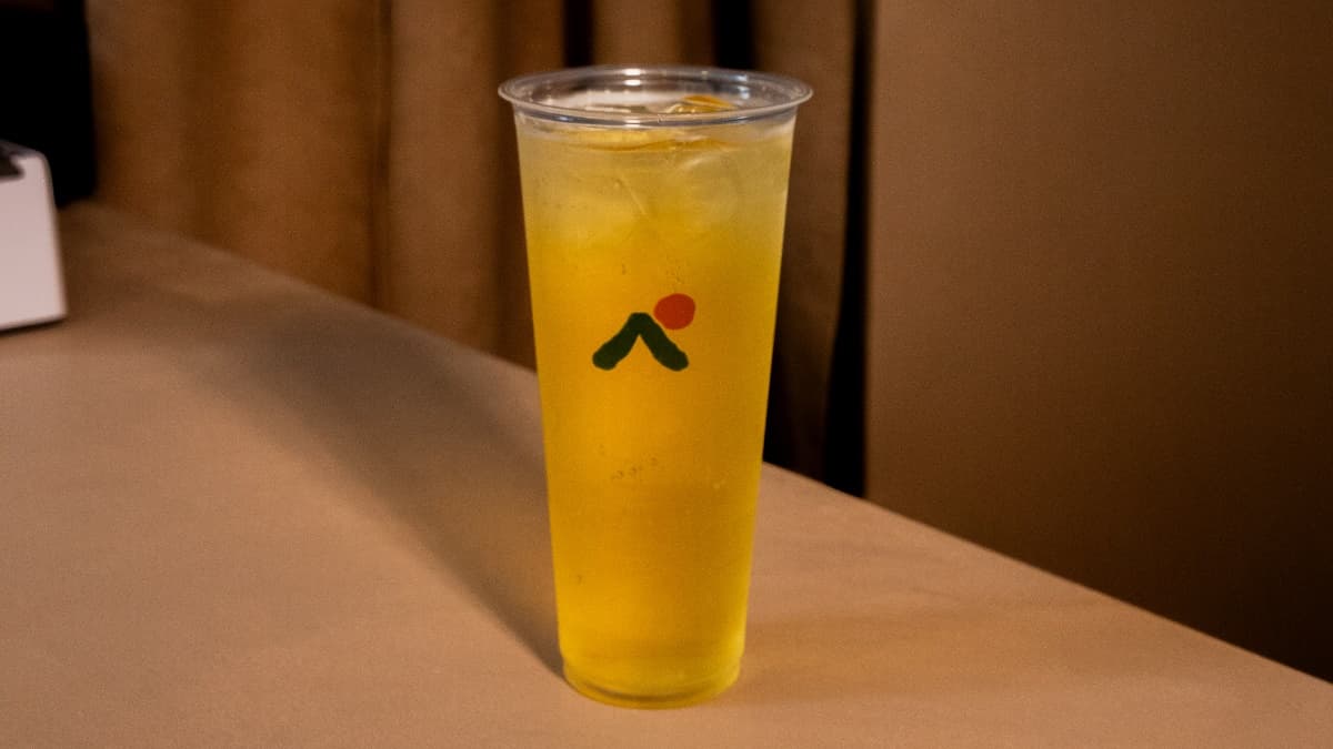 「菜燕春青」有著梔子花香搭配脆脆嚼感，品嘗得到冬瓜的甜潤。（圖片來源：青山PeakTea）