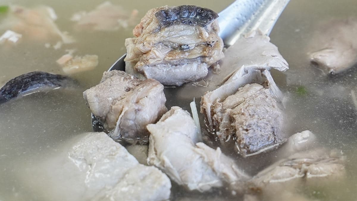 「薑絲鮮魚湯」湯頭相當清甜。（圖片來源：跟著尼力吃喝玩樂）