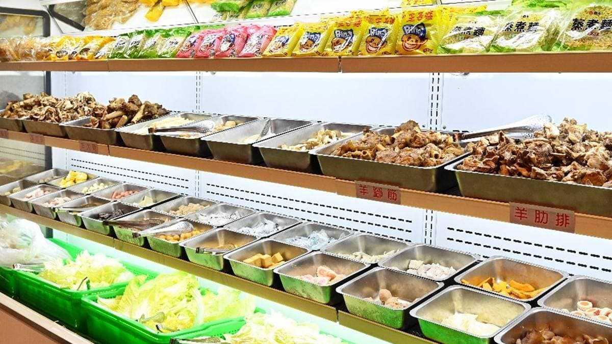 自助吧有百種食材任你夾，火鍋食材、熟食、甜點、飲料都有。（圖片來源：糖糖's 享食生活）