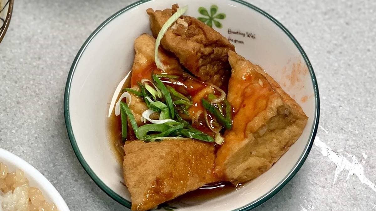 滷過的油豆腐香氣很足夠。（圖片來源：跟著Donna一起吃喝玩樂）