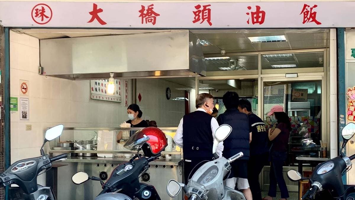 「珠記大橋頭油飯」是大稻埕的知名美食。（圖片來源：跟著Donna一起吃喝玩樂）