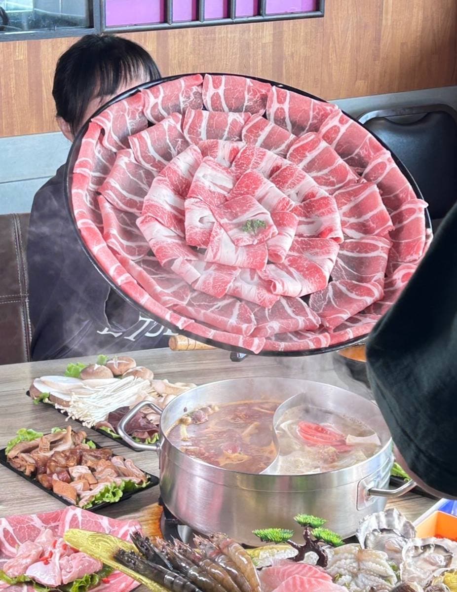 對身分證免費送「巨無霸肉盤」！398元起嗑「老字號沙茶火鍋」、自助吧吃到飽