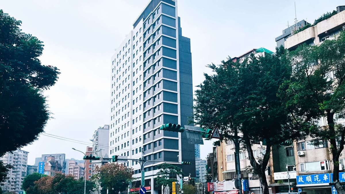 飯店鄰近捷運劍潭站，前往台北北區的觀光景點都很方便。（圖片來源：寗好生活 Ning's Life）