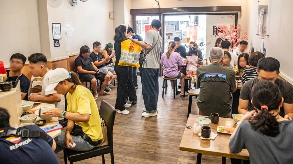 每到用餐時刻店內都是大爆滿，排隊候位人潮也不少，建議提前訂位。（圖片來源：大手牽小手。玩樂趣）
