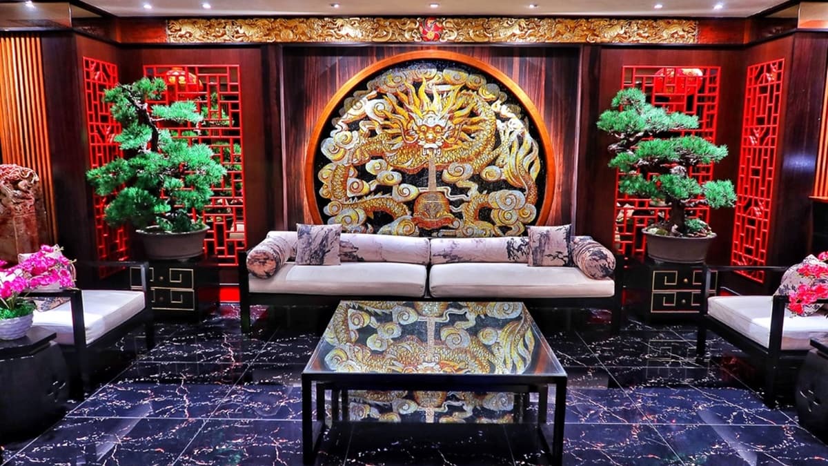 大廳設計氣派十足，金龍雕刻尤為吸睛。（圖片來源：混血珊莎的奇幻旅程）