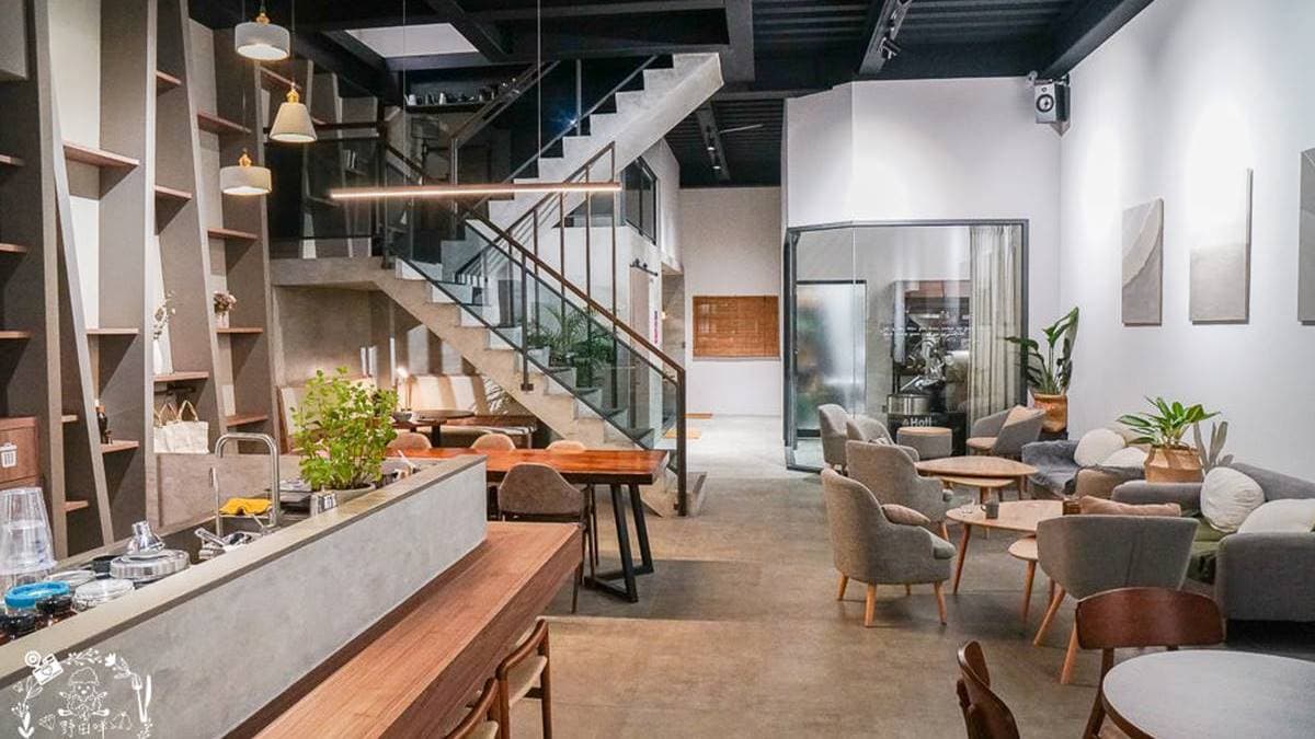 店面是美美的獨棟清水模建築。（圖片來源：野田咩的美食書國）
