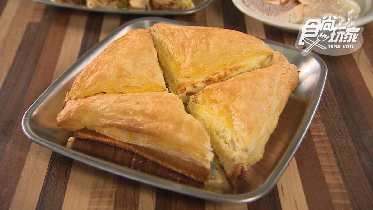 「邪惡酥皮奶油厚片」帶有鹹香味，口感軟綿。