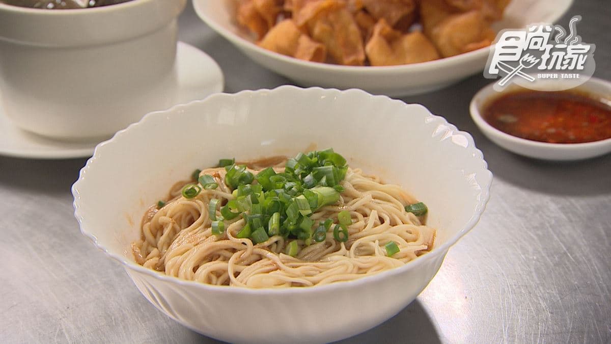 「麻醬乾麵（小）」使用花生醬，味道很濃郁。