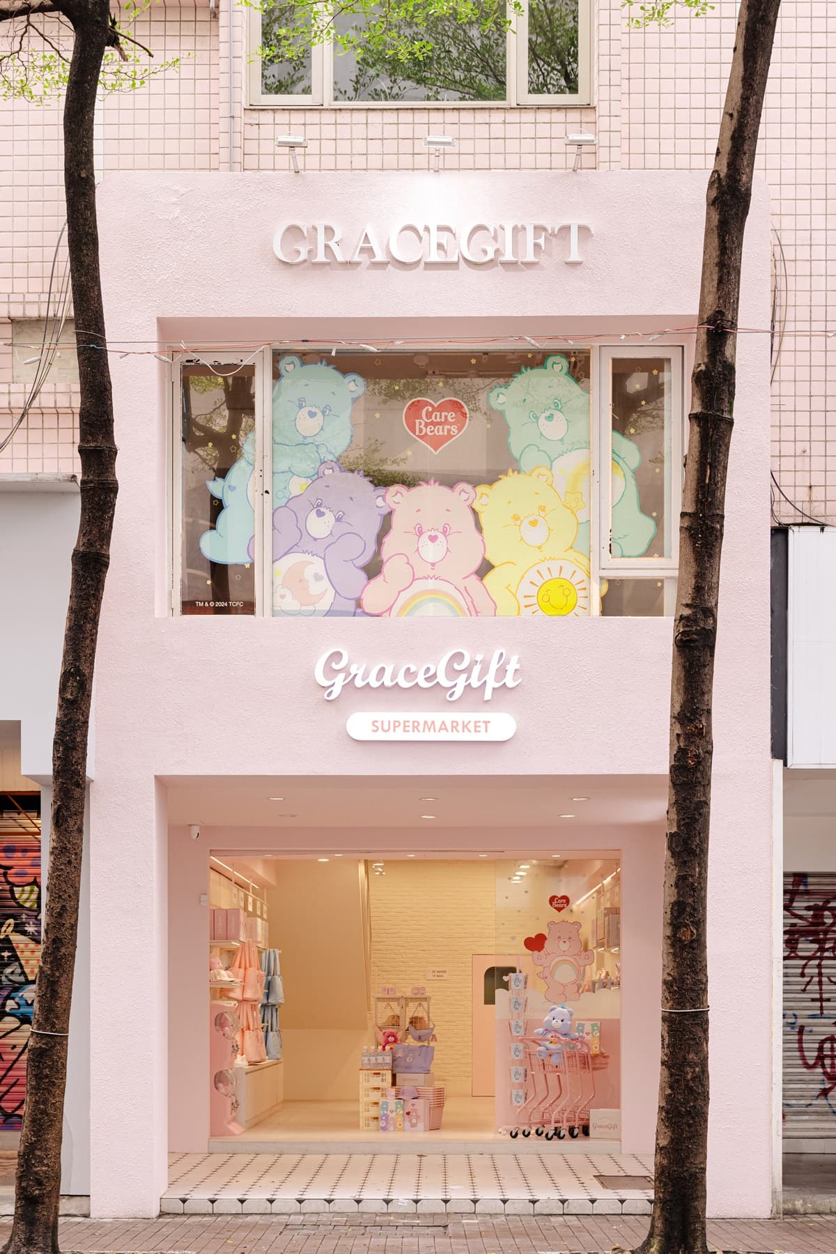 全台首間「彩虹熊粉紅小屋」在西門!Care Bears專賣店:巨大盒裝、送襪子盲盒 全台首間「彩虹熊粉紅小屋」在西門!Care Bears專賣店:巨大盒裝、送襪子盲盒