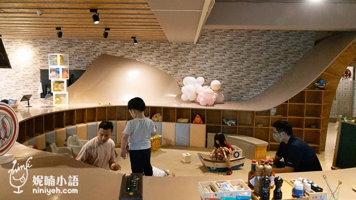 餐廳依照年齡層劃分不同遊戲區，讓小孩盡情放電。（圖片來源：妮喃小語）