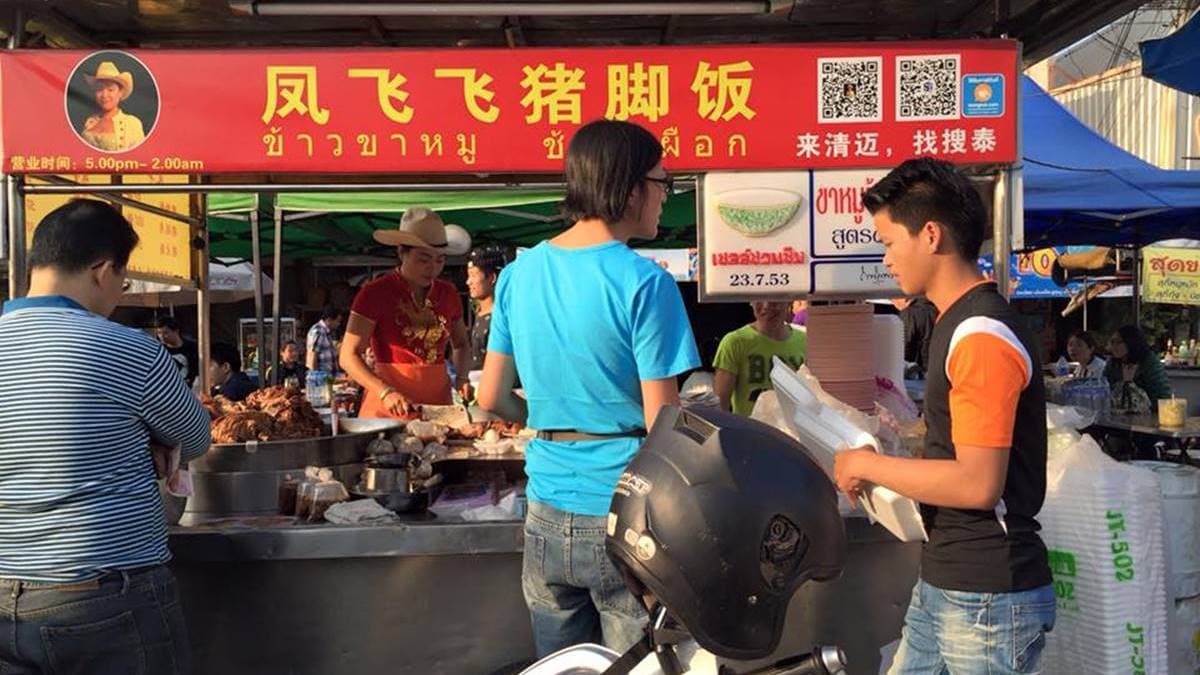 「鳳飛飛豬腳飯」深受當地人和觀光客喜愛。（圖片來源：蜜絲米的散步生活）