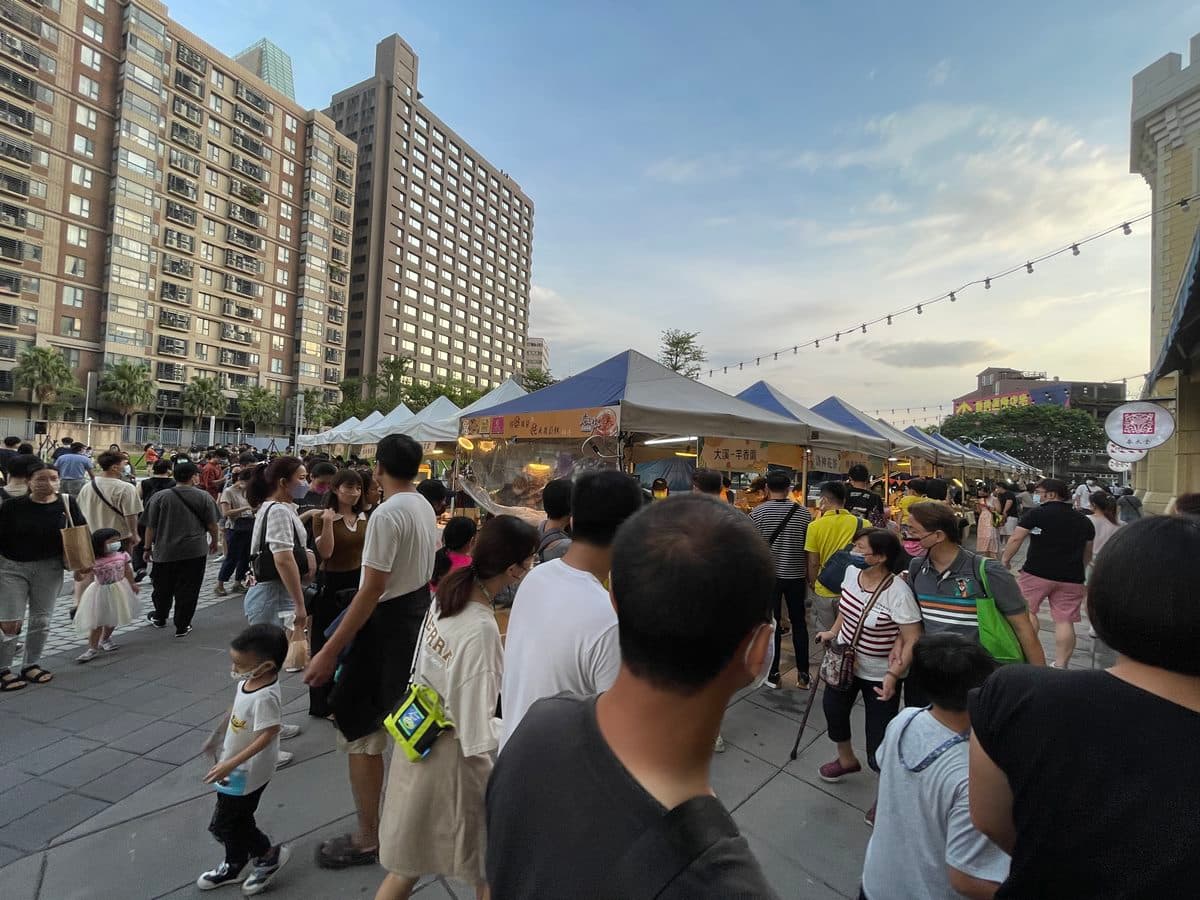美食市集只有4天!餐車、小吃38攤超好逛,還有400秒無人機表演快筆記 美食市集只有4天!餐車、小吃38攤超好逛,還有400秒無人機表演快筆記