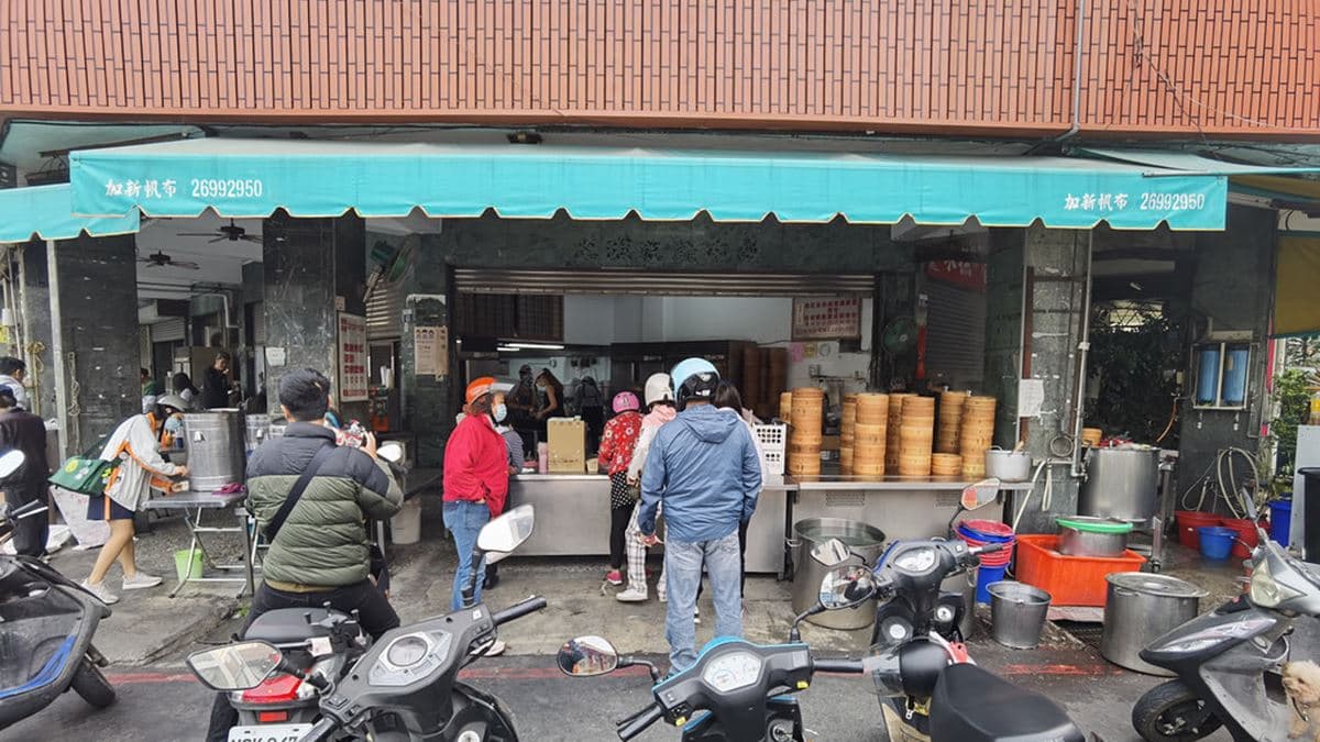 店家鄰近台中火車站。（圖片來源：DARREN蘋果樹旅遊玩樂誌）