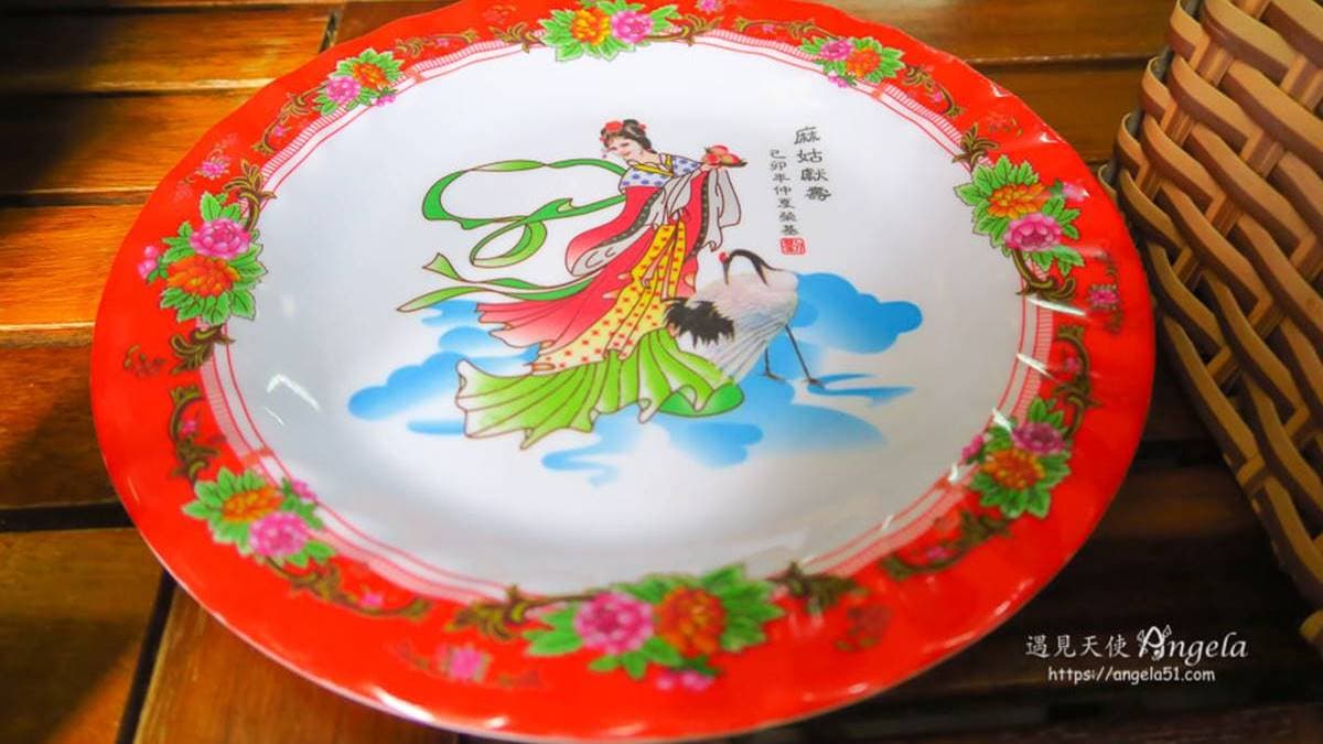 店家所使用的盤子充滿濃濃中國風。（圖片來源：遇見天使Angela）