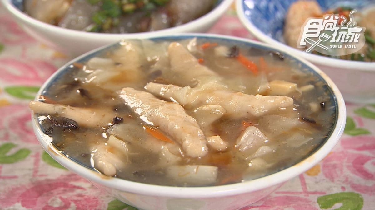 除了肉圓，也有其他品項可吃。