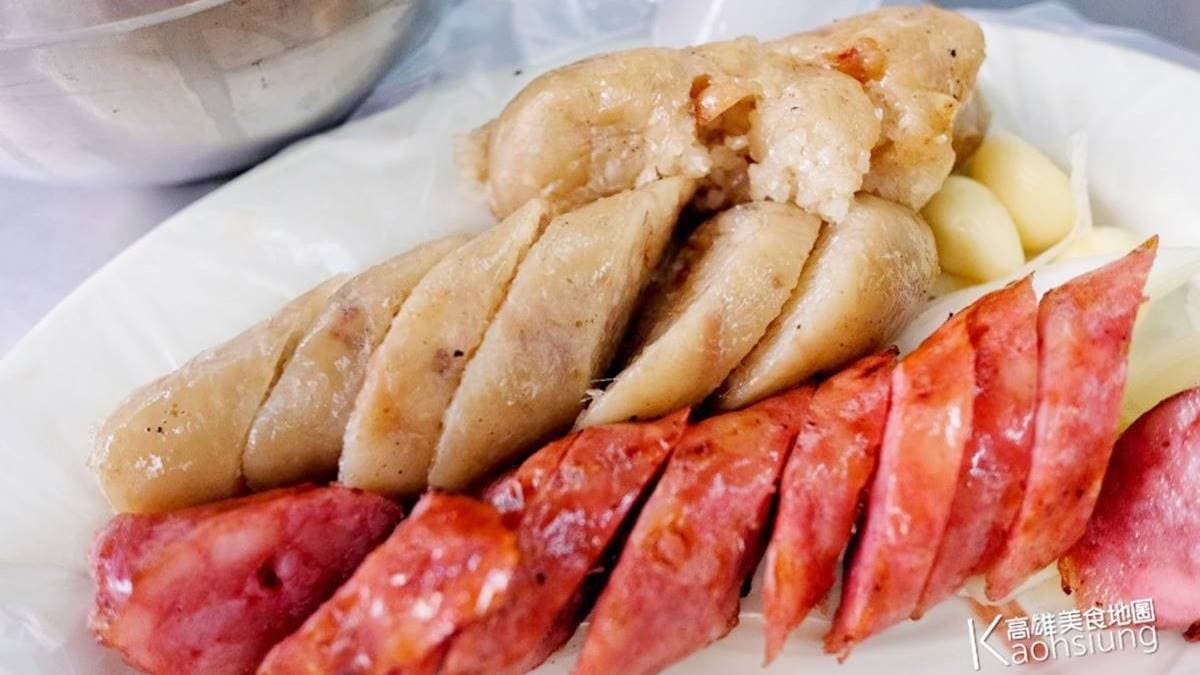 菜單除了烤香腸、烤大腸，還有燒肉飯、炒米粉、乾麵等主食和各式湯類。（圖片來源：高雄美食地圖）