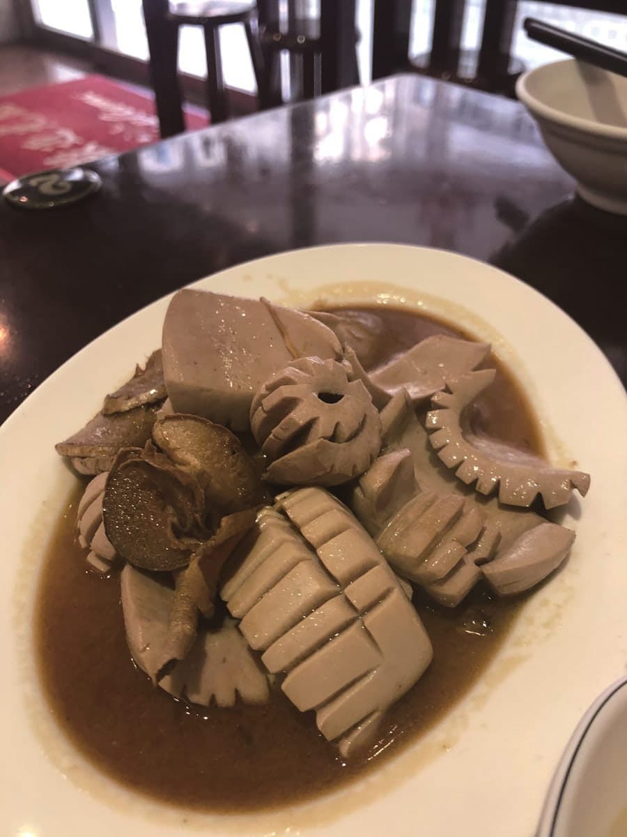 超人氣50年老店!延三夜市必吃神級「古早味雞肉飯」,老饕必加「脆嫩豬腰」 超人氣50年老店!延三夜市必吃神級「古早味雞肉飯」,老饕必加「脆嫩豬腰」