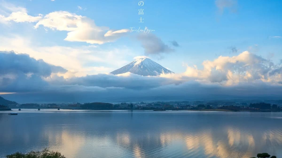 窗外就是河口湖與富士山的絕美大景。（圖片來源：慢慢與Byron的旅行泡泡）