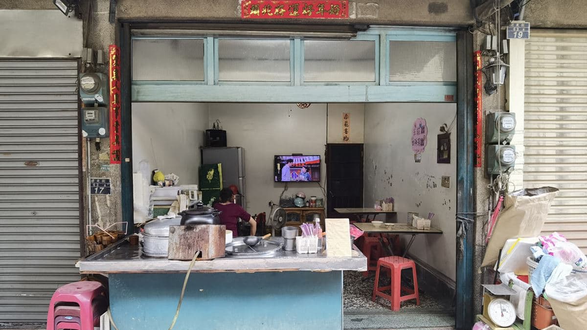 店家藏身在台南市東區的巷弄裡。（圖片來源：DARREN蘋果樹旅遊玩樂誌）