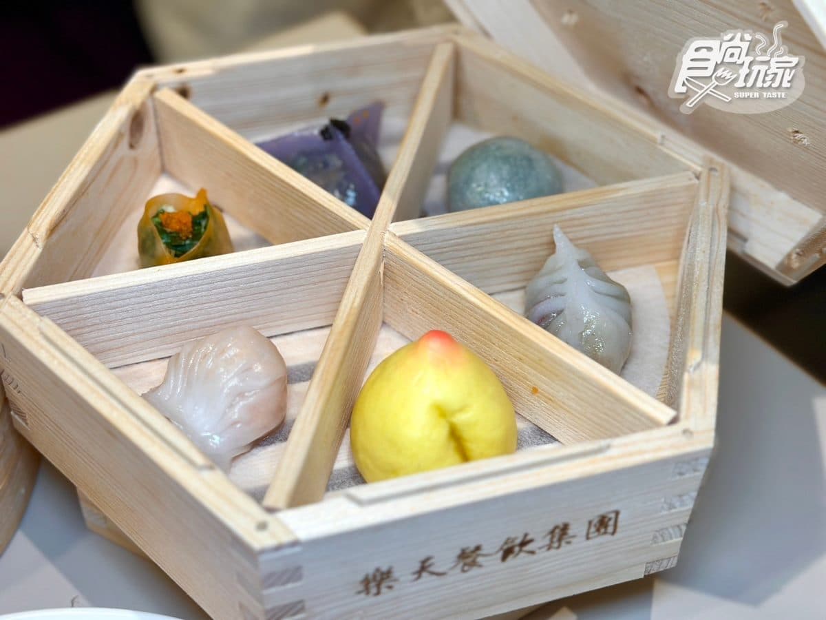超澎湃6入港點買一送一!新加坡「最美味流沙包」插旗大巨蛋,打卡香港電影牆 超澎湃6入港點買一送一!新加坡「最美味流沙包」插旗大巨蛋,打卡香港電影牆