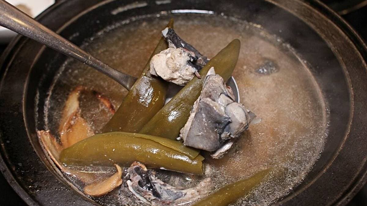 「爆炒石頭鍋」是店家的特色鍋物。（圖片來源：DARREN蘋果樹旅遊玩樂誌）
