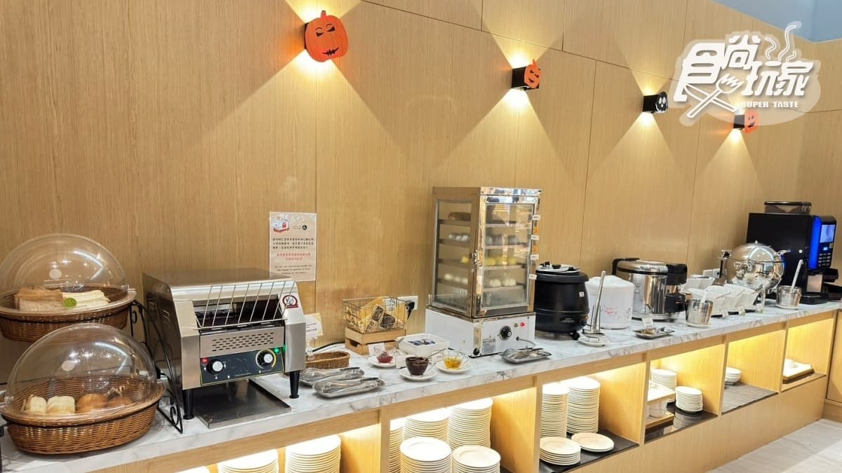 推薦入住一定要選擇包含早餐的方案，自助式早餐菜色相當豐富多元。