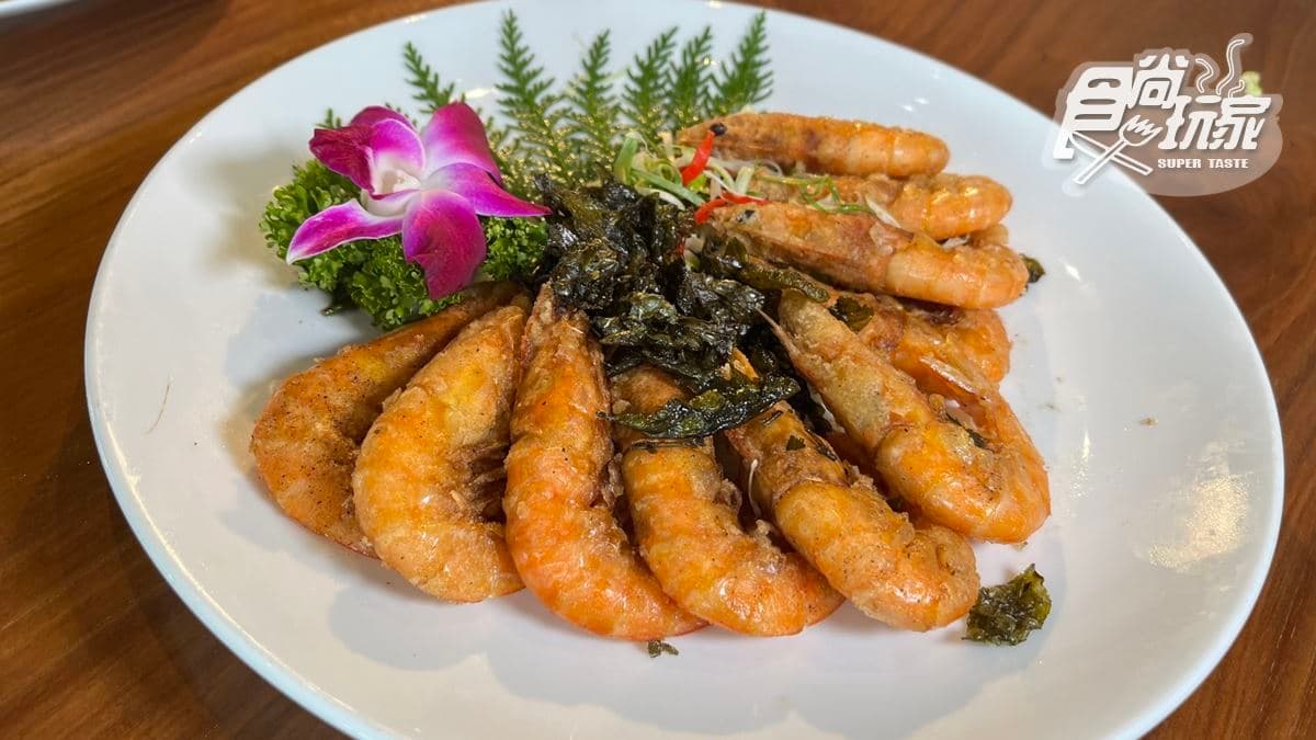 「脆皮檸檬綠茶蝦」是用茶去炸蝦。