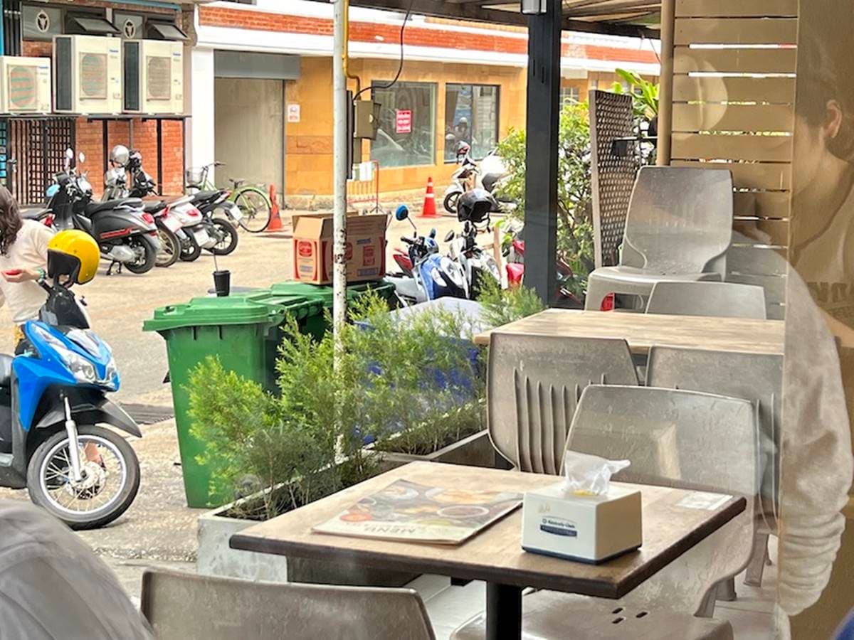 早上營業到凌晨！超狂「香蕉煎餅專賣店」鹹甜都有，還免費附煉乳、茶飲