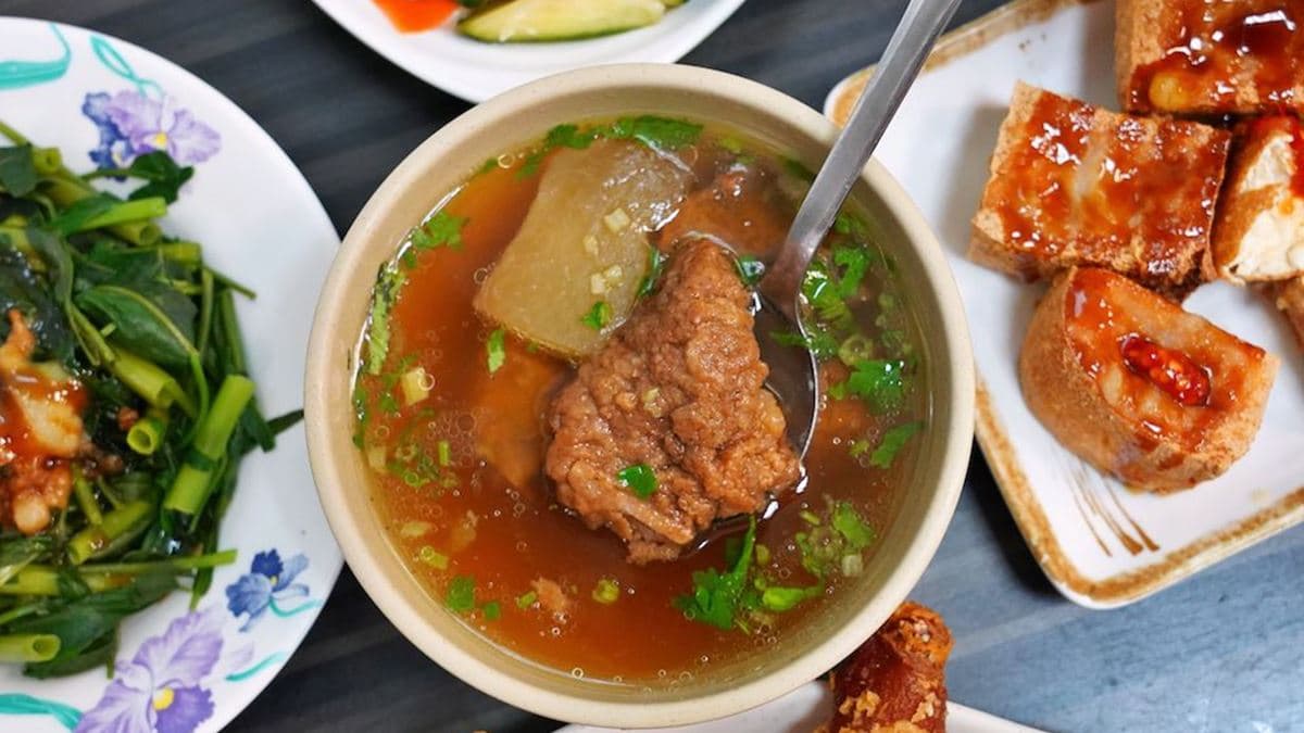 湯內的排骨酥有非常多塊。（圖片來源：艾薇覓食趣）