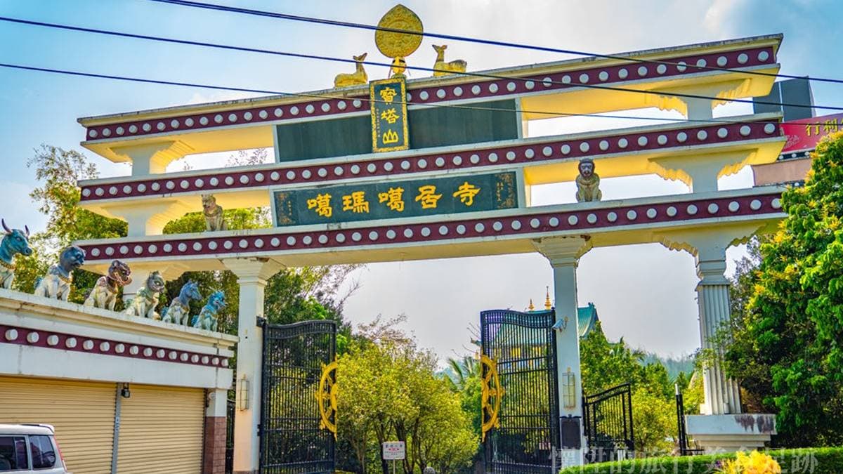 地點位於台南左鎮的丘陵之上，為全台最大的藏傳佛寺。（圖片來源：懷陞足跡）