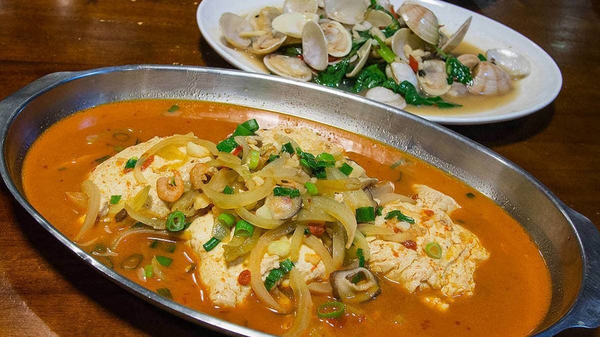 「臭豆腐」是老饕推薦的必點菜色。（圖片來源：黑哥桃繽紛假期）