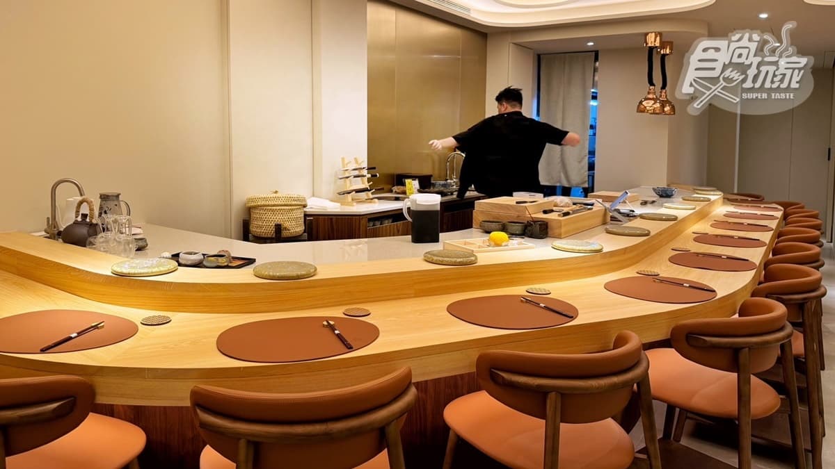 店內以弧線元素打造出「和」的流動感。