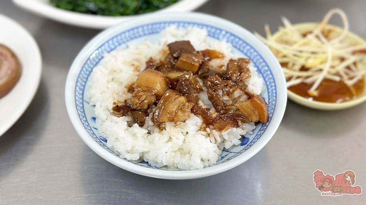 店家推薦的「肉燥飯」，肉燥肥嫩，搭配鹹香的滷汁超下飯。（圖片來源：熱血玩台南。跳躍新世界）
