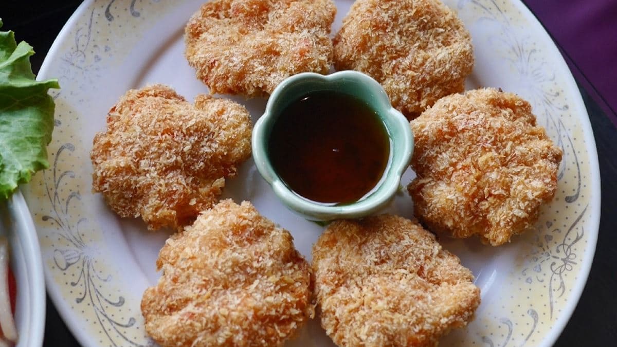 「金錢蝦餅」很厚實、用料很實在。（圖片來源：瑋瑋美食萬歲）