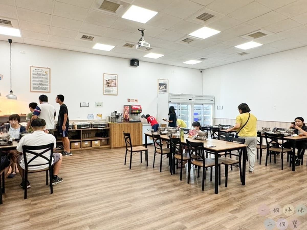 台中260元自助吧吃到飽！加價100元火鍋無限吃，免收服務費、可免費擼貓