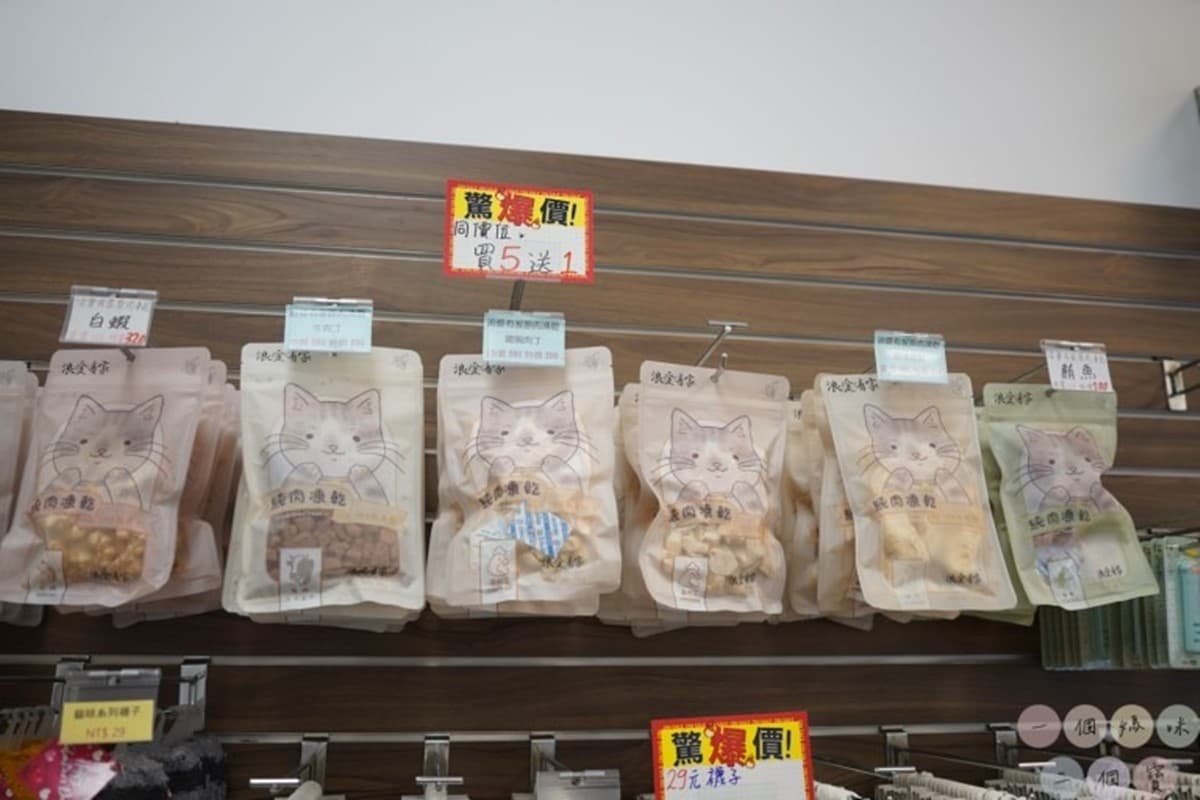 台中260元自助吧吃到飽！加價100元火鍋無限吃，免收服務費、可免費擼貓