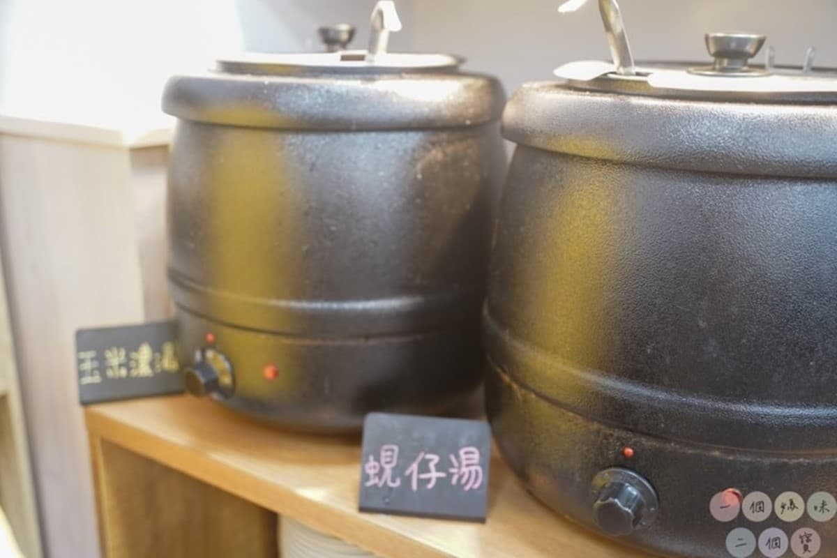 台中260元自助吧吃到飽！加價100元火鍋無限吃，免收服務費、可免費擼貓