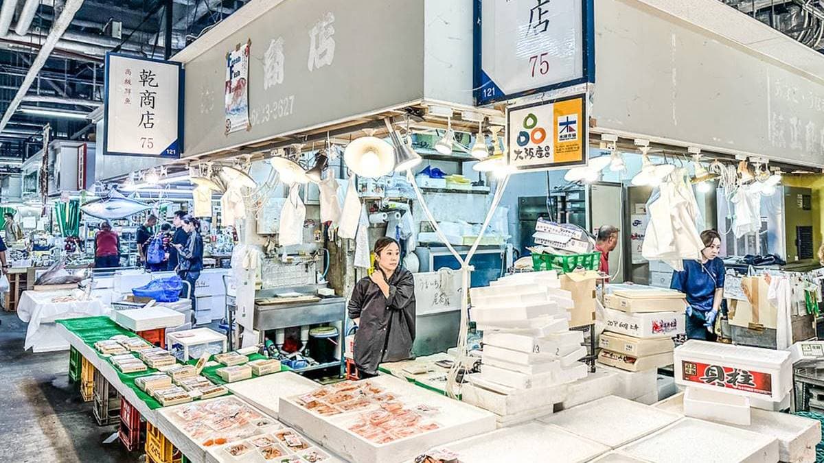 這裡的海鮮也很有名，新鮮到可以現買現吃。（圖片來源：加小菲愛碎碎念）