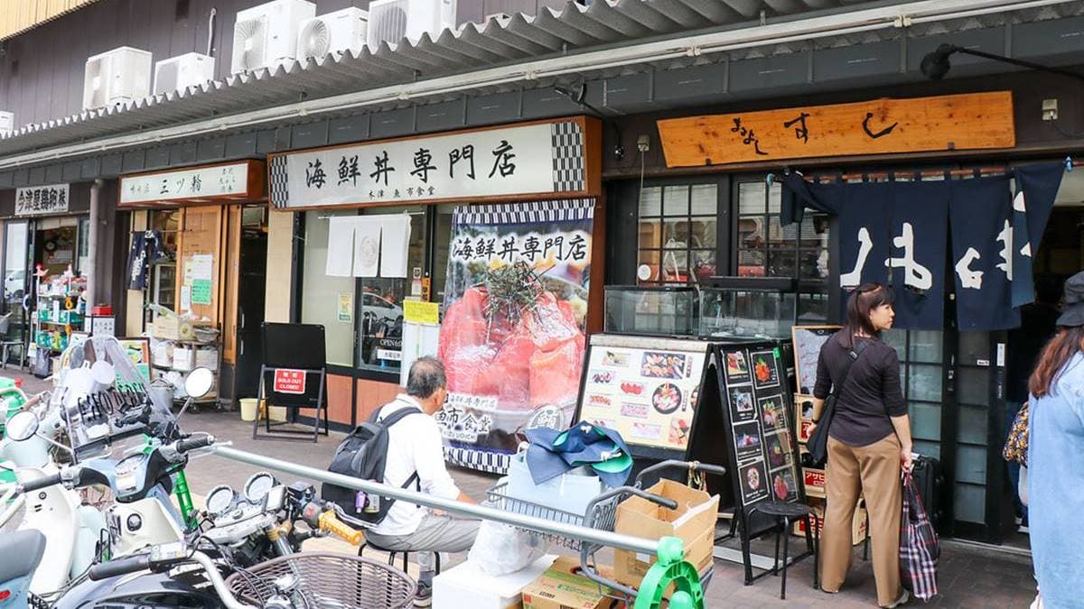 市場裡有許多當地的隱藏美食店家。（圖片來源：加小菲愛碎碎念）