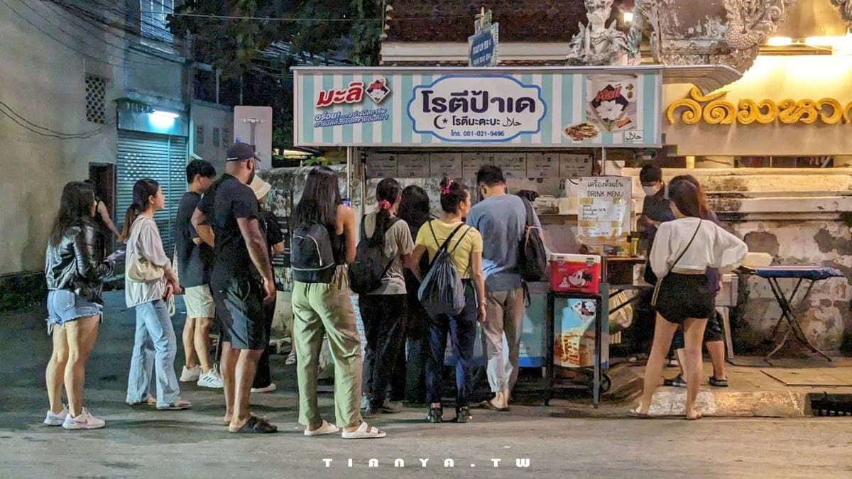 每天才剛開攤，就已經有滿滿的人潮在等待。（圖片來源：下一站，天涯）