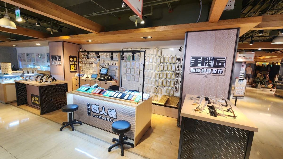 店址位於新北市板橋府中商圈的誠品生活店內１樓。（圖片來源：手機匠）