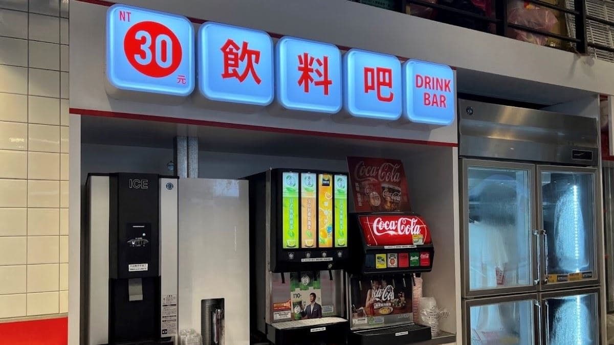 師大商圈老店板橋也吃得到，店面寬敞還有內用區。（圖片來源：師園鹽酥雞）
