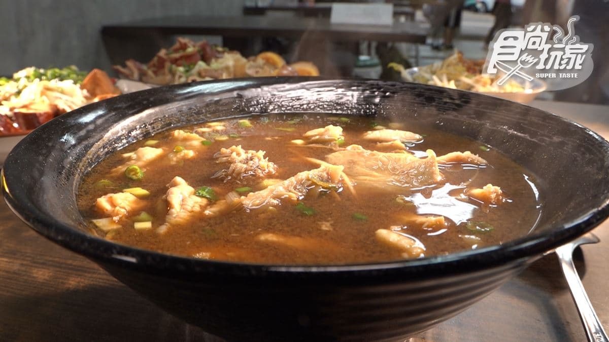 「中山牛肉麵」受到不少在地人喜愛。