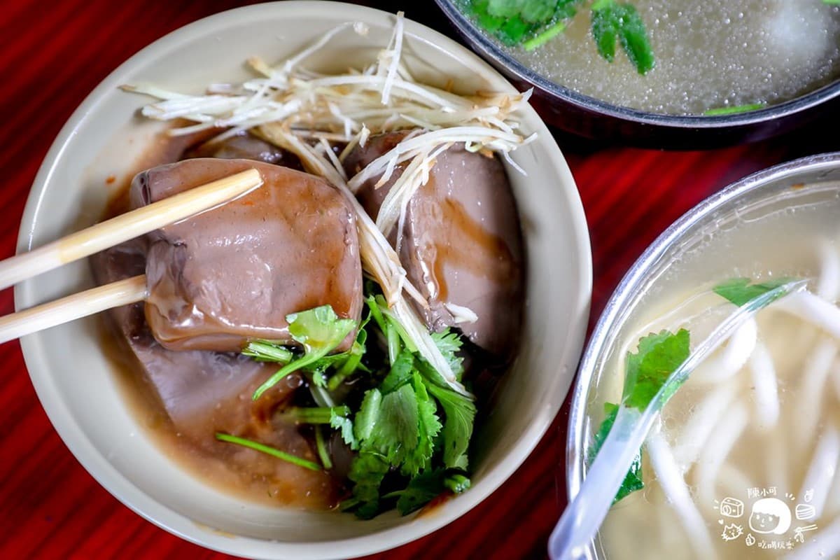 台北巷弄高CP值鵝肉!「限量煙燻鵝」晚來吃不到,香Q油麵+甜辣醬超唰嘴 台北巷弄高CP值鵝肉!「限量煙燻鵝」晚來吃不到,香Q油麵+甜辣醬超唰嘴